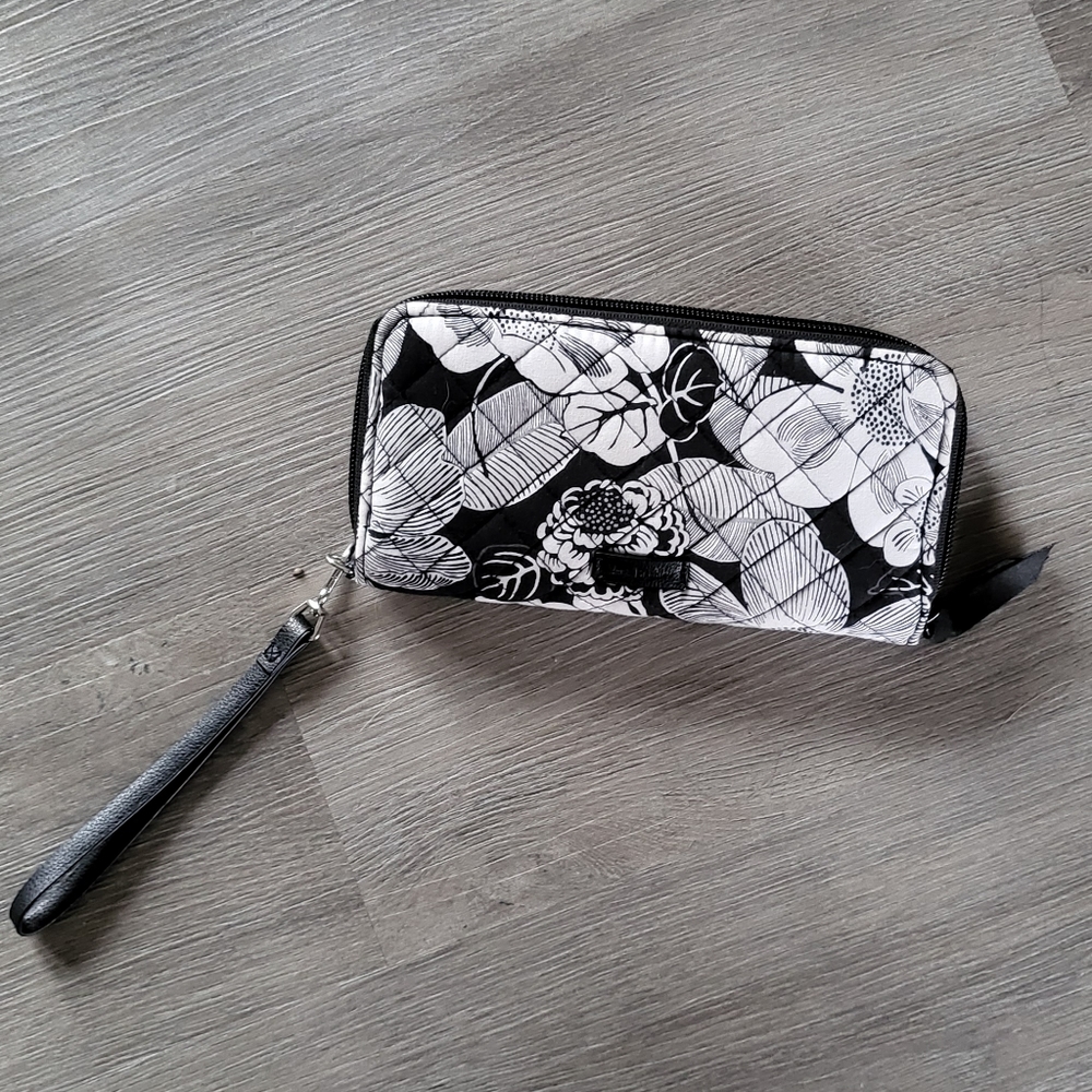 LIKE NEW VERA BRADLEY WRISTLET!